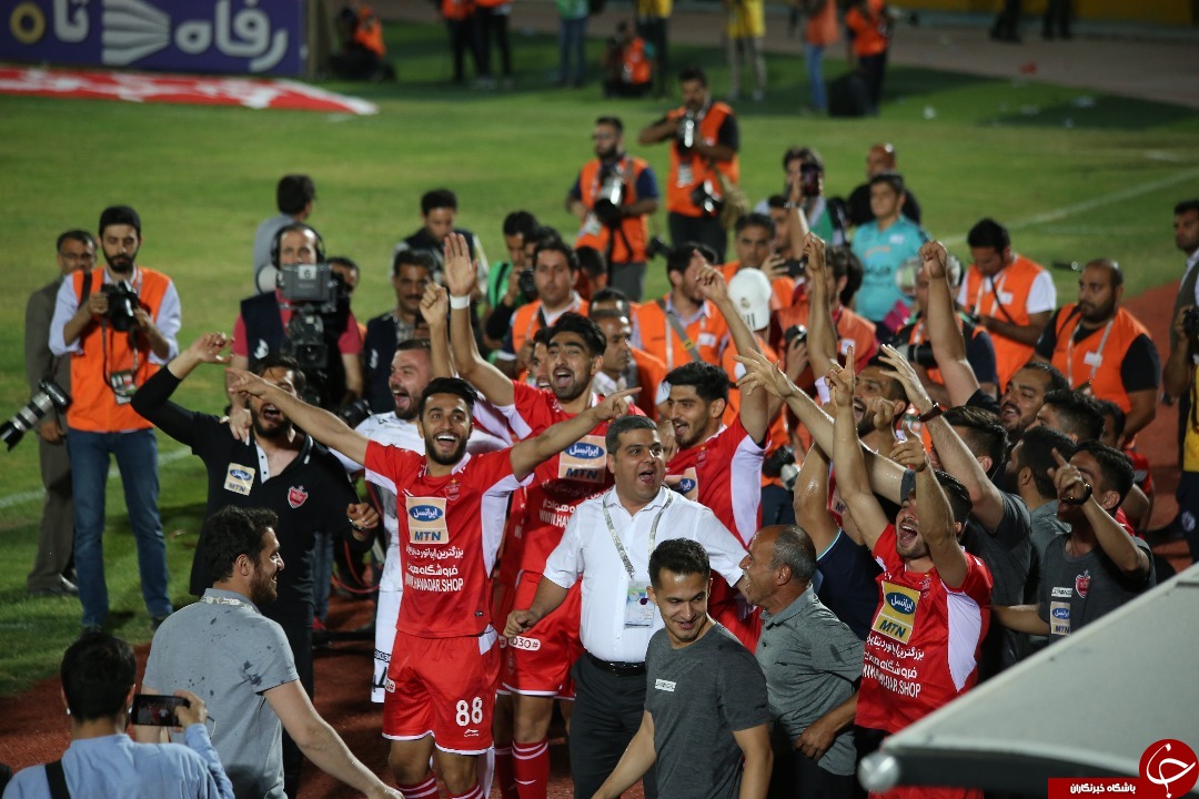 جشن قهرمانی پرسپولیس در ورزشگاه تختی جم +عکس