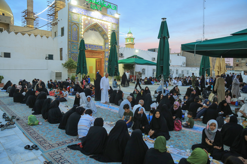 سفره افطاری به میزبانی حرم امامین عسگریین(ع) +تصاویر