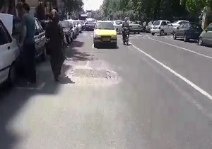 دست‌انداز خطرناک در خیابان امیرآباد شمالی + فیلم