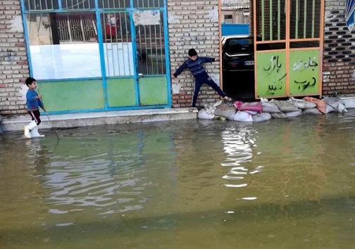 دانش آموزانی که مشق سیل کردند