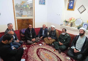 دیدار با خانواده شهدای ارتش در سرخه