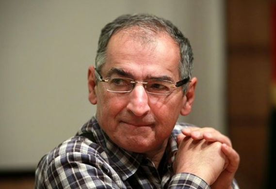 در سالروز انتخاب آقای روحانی،من نام دولت ایشان را گذارده ام گلگیر