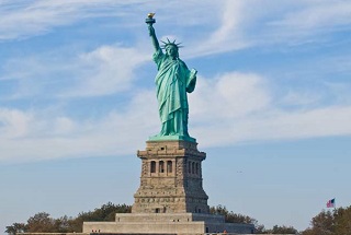 خلاقیت هنرمند مجسمه‌ساز سوری در ترسیم جنایات آمریکا +عکس