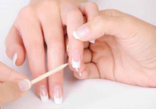خطرات هولناک کاشت ناخن با ژلیش/ سرطان و پیری پوست در کمین خانم ها