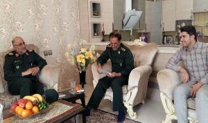 دیدار جانشین نیروی زمینی سپاه با خانواده شهید دلفان