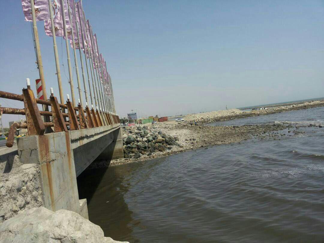 وارد نشدن پساب نفتی از بندرعباس به دریا در پی سیلاب های اخیر
