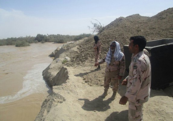 بازدید فرمانده مرزبانی سیستان و بلوچستان در مناطق سیل زده شمال استان