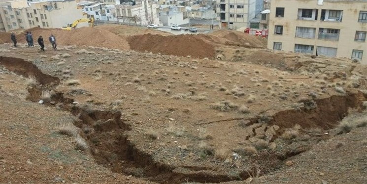 هشدار خطر رانش زمین در آبدانان
