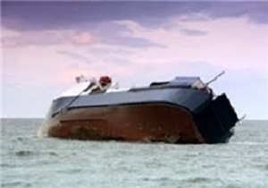 نجات شناور حادثه دیده در آبراه اروند