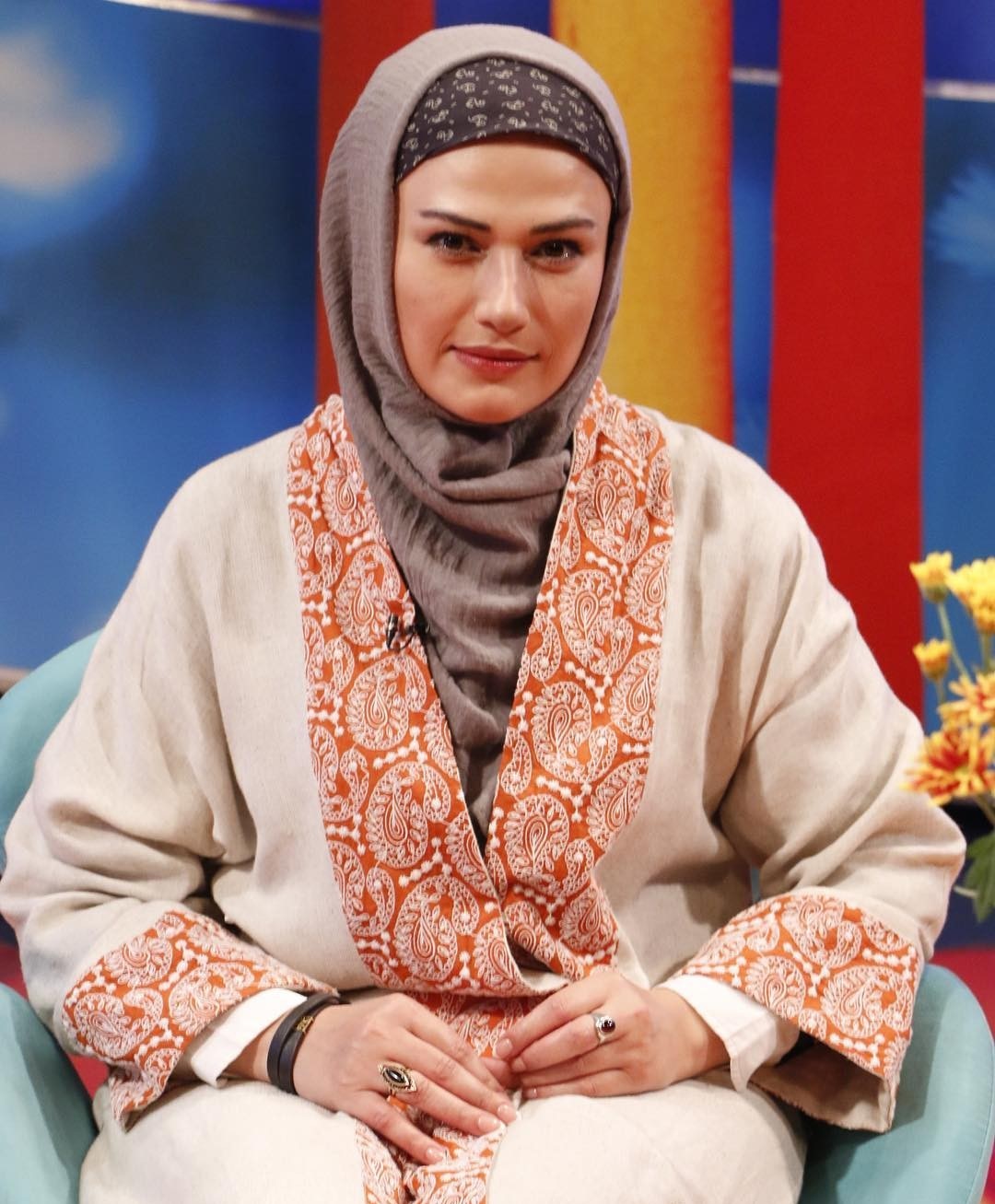 لادن مستوفی به «دروغ می‌گوید» پیوست