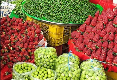 قیمت انواع میوه های نوبرانه در غرفه تره بار