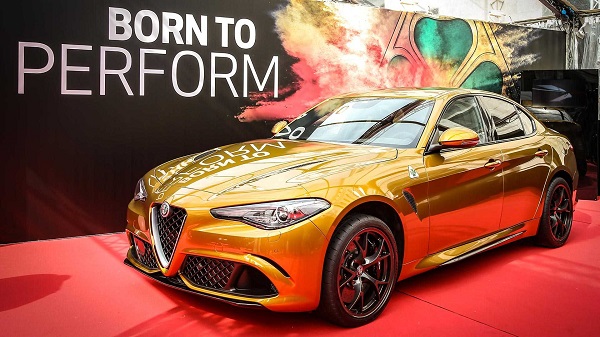 خودرو طلایی آلفا رومئو برای مشابقه رالی Mille Miglia