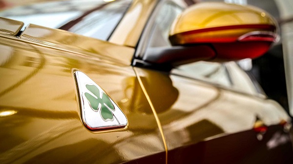 خودرو طلایی آلفا رومئو برای مشابقه رالی Mille Miglia