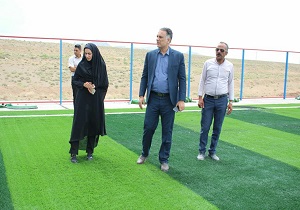 عملیات اجرایی چمن مصنوعی روستای جزستان بافق در حال انجام است