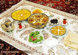 هزار و ۶۰۰ مددجو گیلانغربی مهمان ضیافت افطار دفتر مقام معظم رهبری(مدظله العالی)
