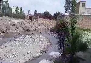 بوی تعفن رودخانه، ساکنان روستای قاسم‌آباد را رنج می‌دهد + فیلم