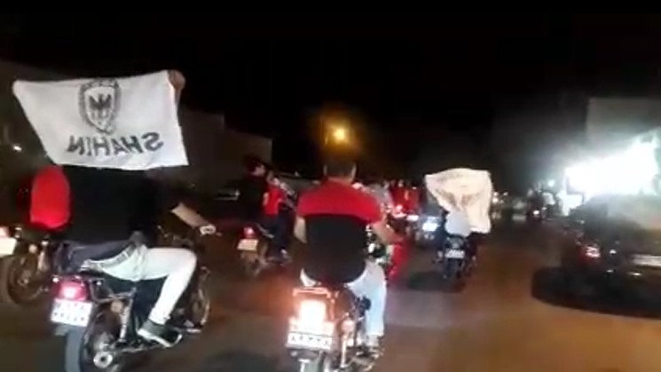 شادی بوشهری‌ها در پی صعود شاهین به لیگ برتر فوتبال