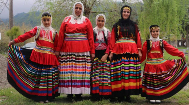 هر منطقه و قوم از ایران یک لباس محلی برای فرهنگ تعریف شده است هر منطقه و قوم از ایران یک لباس محلی برای فرهنگ تعریف شده است