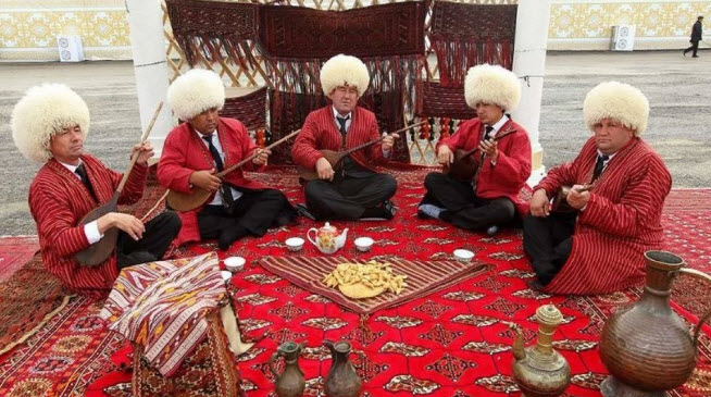 هر منطقه و قوم از ایران یک لباس محلی برای فرهنگ تعریف شده است هر منطقه و قوم از ایران یک لباس محلی برای فرهنگ تعریف شده است
