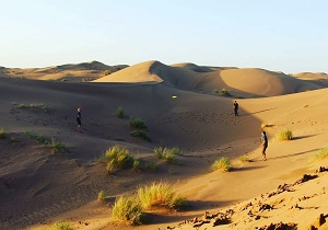 گردشگران استرالیایی محو تماشای کویر زیبای سه قلعه