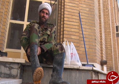 روحانیونی که گندم کشاورزان سوسنگرد را درو می کنند + تصاویر