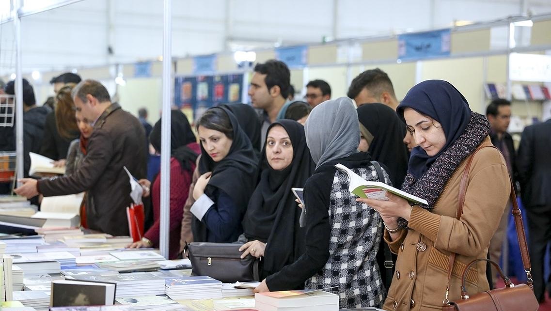نمایشگاه کتاب تهران یک ساعت تمدید شد