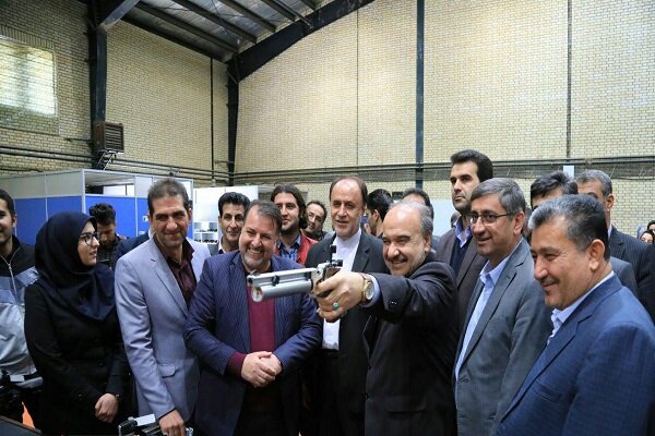 بازدید وزیر ورزش و جوانان از سالن تیراندازی همدان