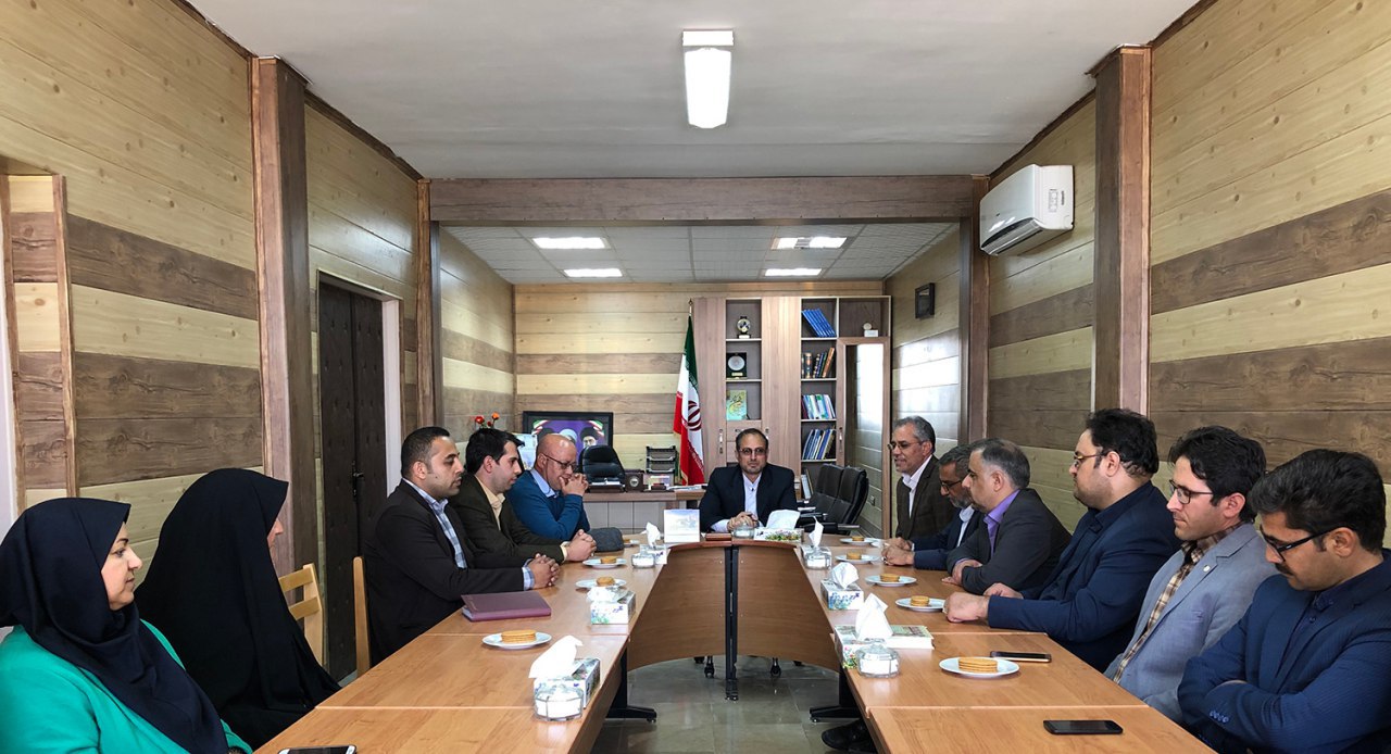 کمک فکری نخبگان در برون رفت از مشکلات تولید موثر است