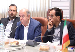 کمک خانواده‌های شهدای خان طومان به سیل زدگان