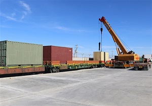 بیش از ۸ هزار تن محصول از بندرخشک پیشگامان یزد بارگیری شد