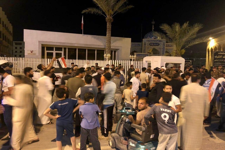 تجمع طرفداران صدر مقابل کنسولگری بحرین در نجف اشرف