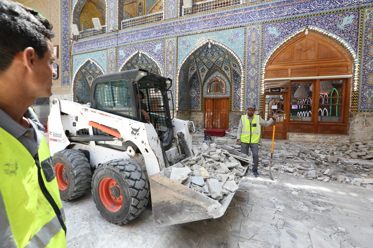 عملیات تعويض سنگ صحن حرم حضرت ابوالفضل العباس +عکس و فیلم