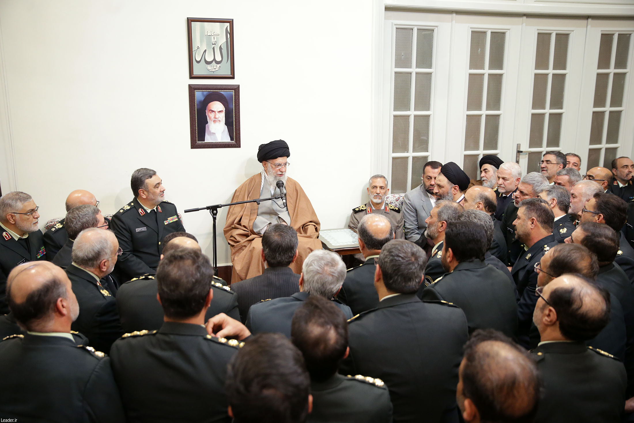 با قاچاق و عوامل ناامن&zwnj;کننده فضای مجازی برخورد جدی کنید/ در قضیه سیل نیروی انتظامی خوش درخشید