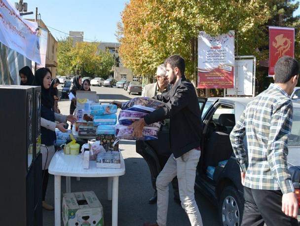 سیل کمک‌های مردمی استان به مناطق سیل‌زده همچنان ادامه دارد