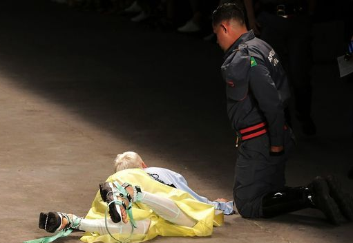 مرگ ناگهانی مدل برزیلی حین انجام شو روی سن! + تصاویر////