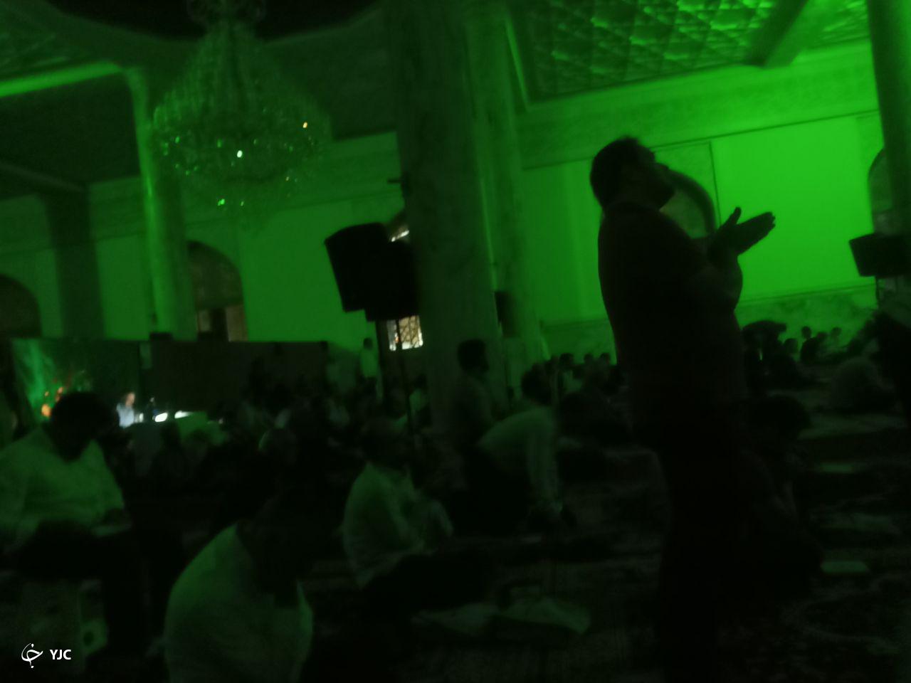 باز هم بارش رحمت الهی و باز هم دلدادگیهایی که گویی با باران عجین شده / اشکهایی که برای دوری از امام زمان (عج) ریخته شد باز هم بارش رحمت الهی و باز هم دلدادگیهایی که گویی با باران عجین شده / اشکهایی که برای دوری از امام زمان (عج) ریخته شد