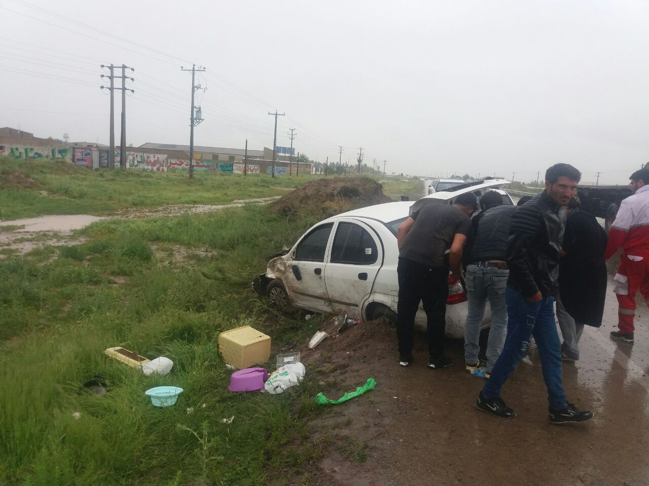 واژگونی  خودرو تیبا در محور قوچان به فاروج حادثه ساز شد
