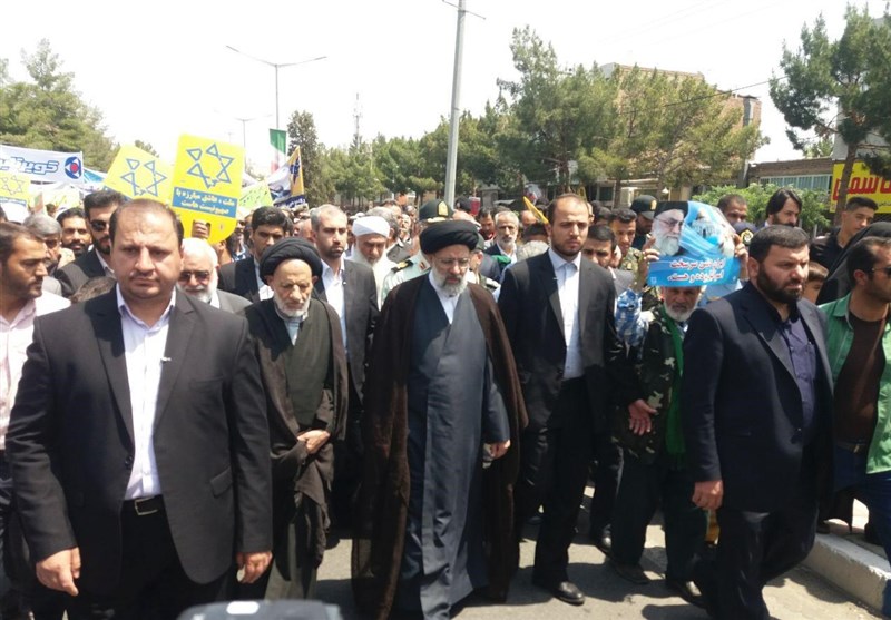 آیت الله رئیسی به صف راهپیمایان روز قدس بیرجند پیوست