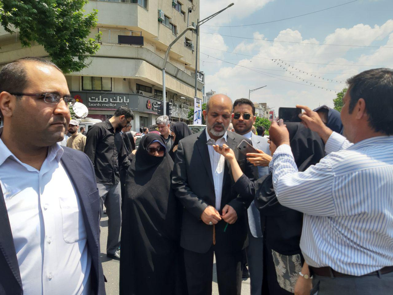 امروز همه آمدند؛ از مسئولان و اقلیت&zwnj;های مذهبی تا پیرزن ۱۰۰ ساله و نوجوانان رزمی&zwnj;کار/ پیام انگلیسی تهرانی&zwnj;ها به مردم جهان