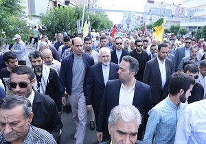 حضور ظریف در جمع راهپیمایان روز قدس + فیلم