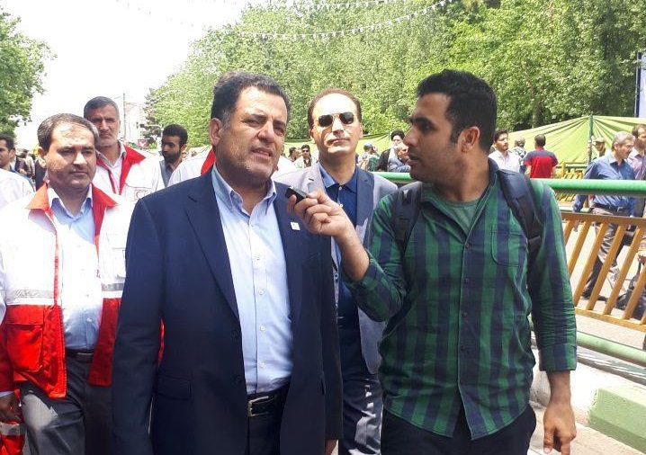 امروز همه آمدند؛ از مسئولان و اقلیت&zwnj;های مذهبی تا پیرزن ۱۰۰ ساله و نوجوانان رزمی&zwnj;کار/ پیام&zwnj;های انگلیسی و عبری تهرانی&zwnj;ها به مردم جهان
