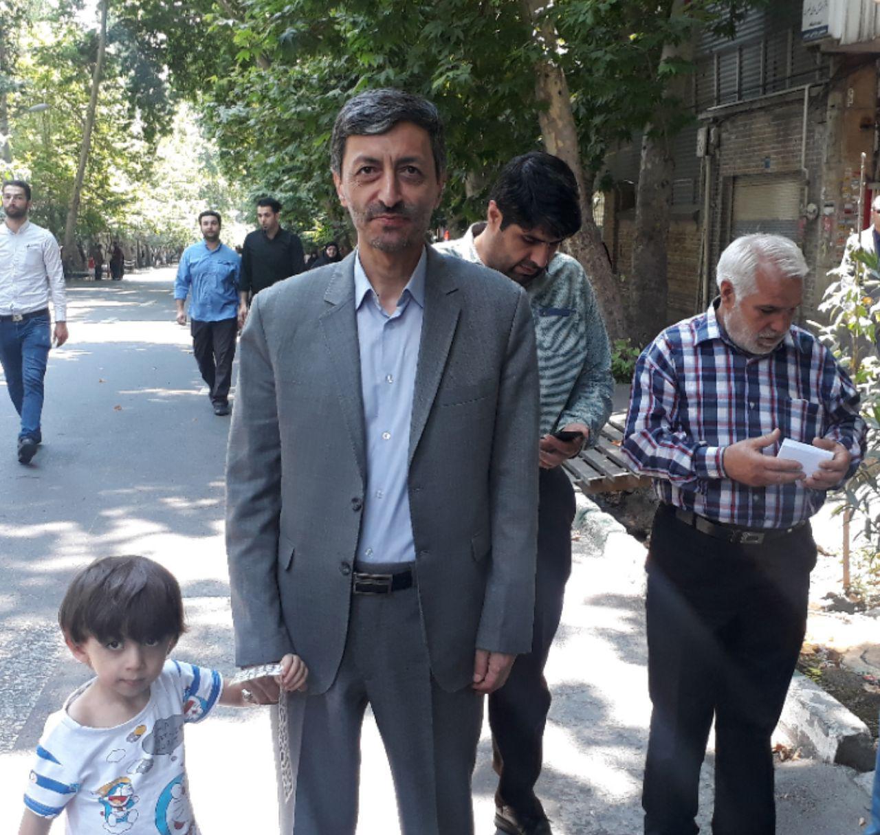 امروز همه آمدند؛ از مسئولان و اقلیت&zwnj;های مذهبی تا پیرزن ۱۰۰ ساله و نوجوانان رزمی&zwnj;کار/ پیام&zwnj;های انگلیسی و عبری تهرانی&zwnj;ها به مردم جهان