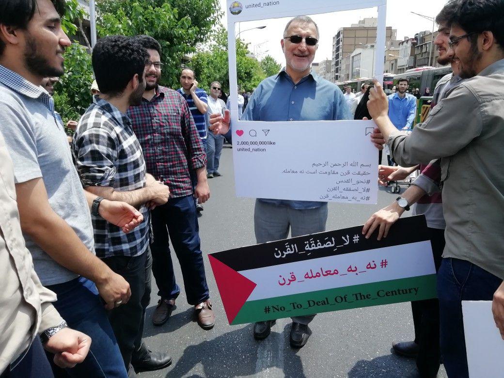امروز همه آمدند؛ از مسئولان و اقلیت&zwnj;های مذهبی تا پیرزن ۱۰۰ ساله و نوجوانان رزمی&zwnj;کار/ پیام&zwnj;های انگلیسی و عبری تهرانی&zwnj;ها به مردم جهان