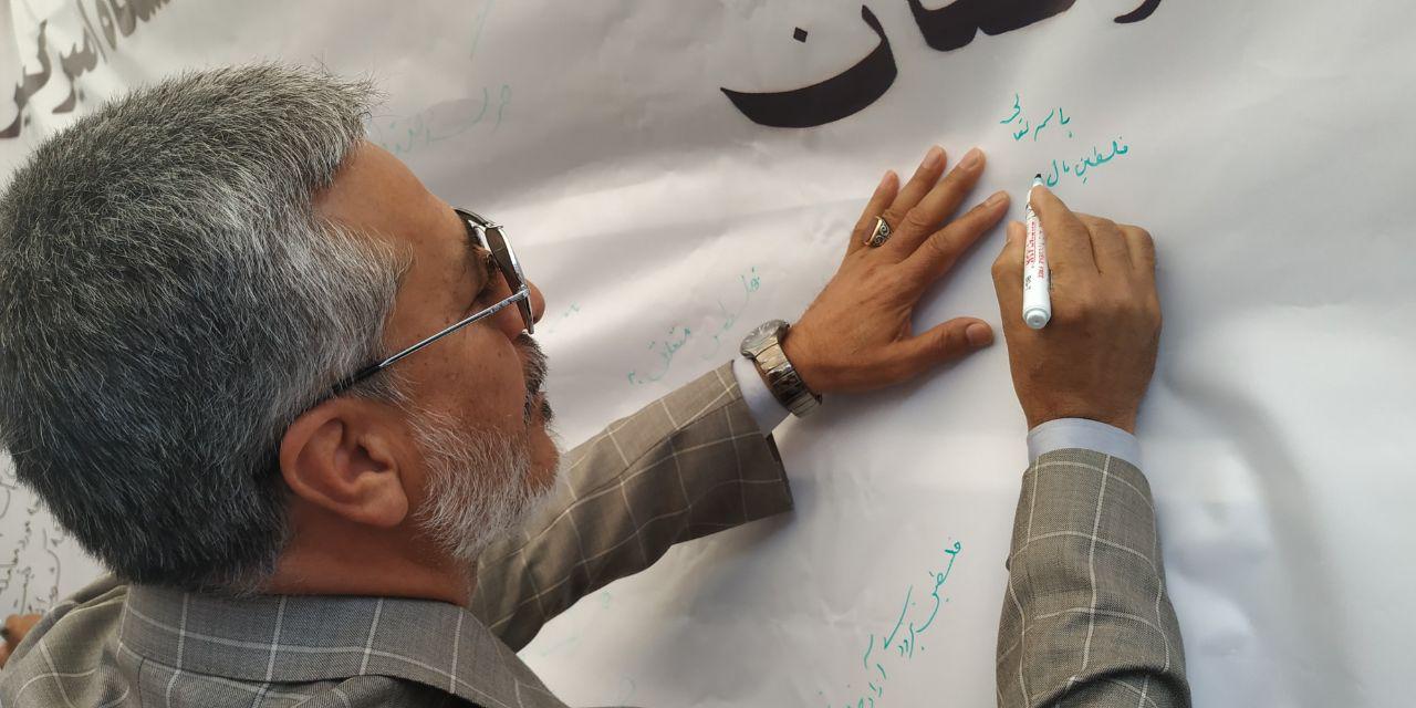امروز همه آمدند؛ از مسئولان و اقلیت&zwnj;های مذهبی تا پیرزن ۱۰۰ ساله و نوجوانان رزمی&zwnj;کار/ پیام&zwnj;های انگلیسی و عبری تهرانی&zwnj;ها به مردم جهان