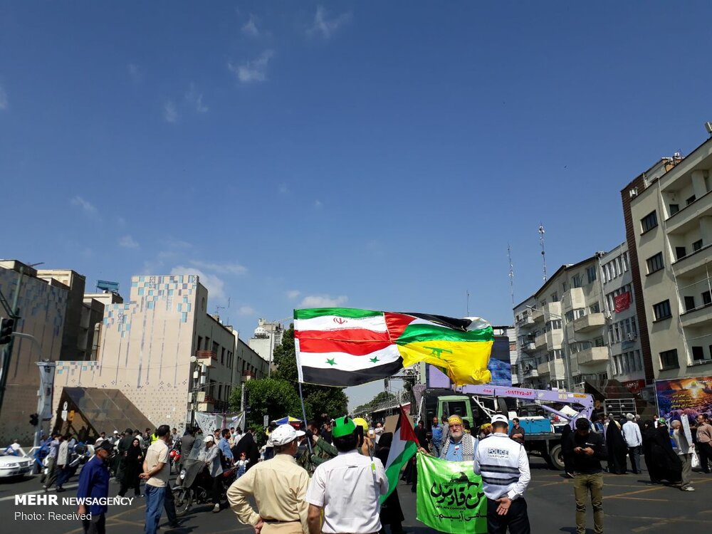 حاشیه های جالب از راهپیمایی پایتخت / ترامپ و بنسلمان آویزان در تهران! + تصاویر حاشیه های جالب از راهپیمایی پایتخت / ترامپ و بنسلمان آویزان در تهران! + تصاویر