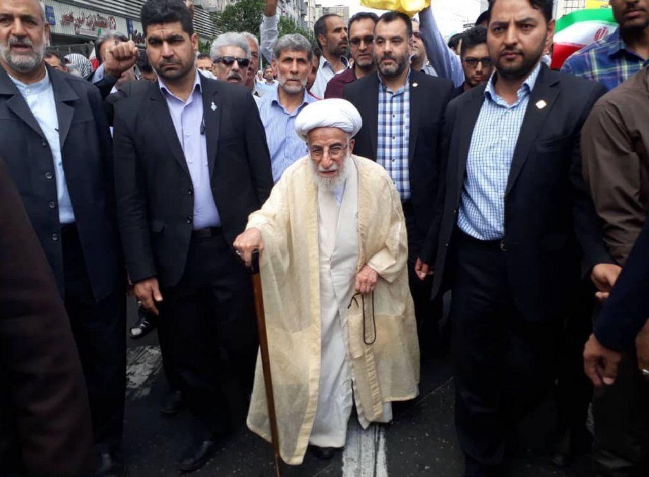 امروز همه آمدند؛ از مسئولان و اقلیت&zwnj;های مذهبی تا پیرزن 100 ساله و نوجوانان رزمی&zwnj;کار
