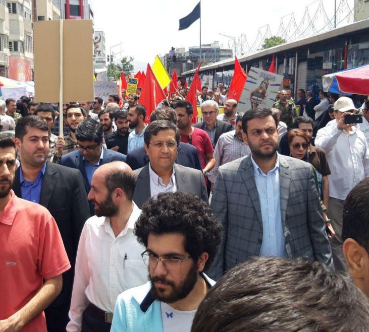 رئیس کل بانک مرکزی به جمع راهپیمایان روز قدس پیوست