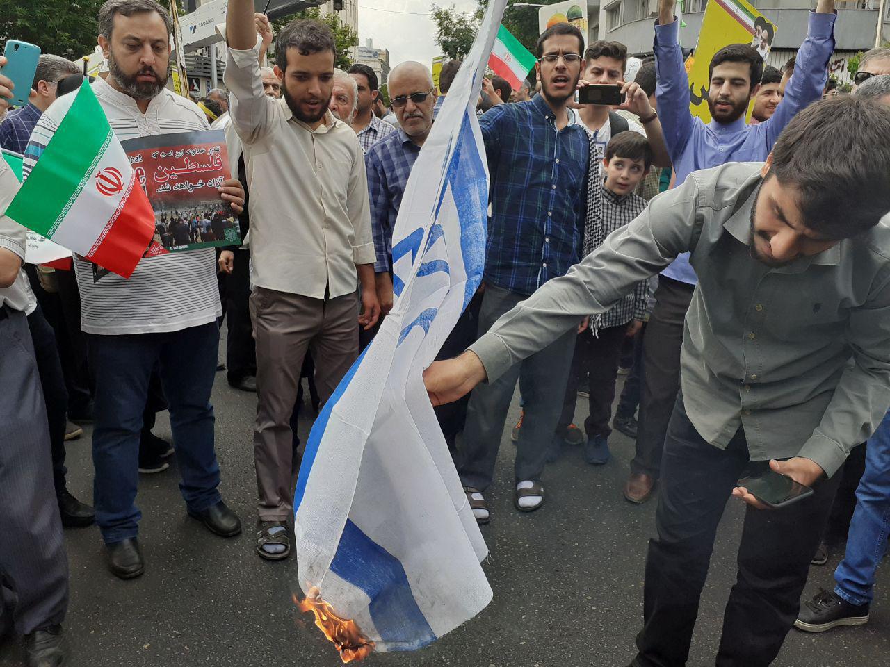 امروز همه آمدند؛ از مسئولان و اقلیت&zwnj;های مذهبی تا پیرزن ۱۰۰ ساله و نوجوانان رزمی&zwnj;کار
