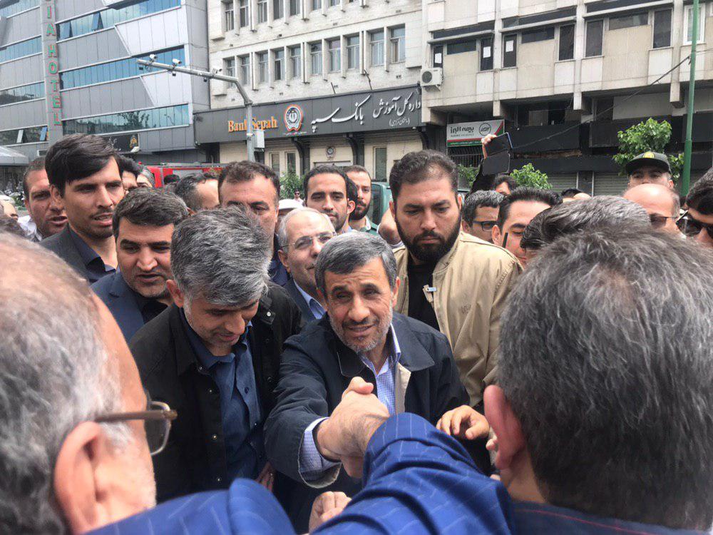 امروز همه آمدند؛ از مسئولان و اقلیت&zwnj;های مذهبی تا پیرزن ۱۰۰ ساله و نوجوانان رزمی&zwnj;کار/ پیام انگلیسی تهرانی&zwnj;ها به مردم جهان
