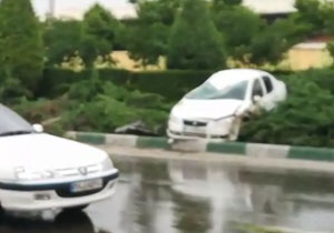 فیلمی از تصادف رانا با پیکان در مشهد